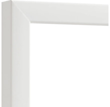 Detailansicht eines weißen Bilderrahmens