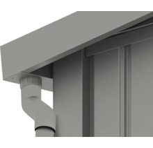 Detailansicht einer Dachrinne an einem Gebäude.