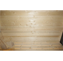 Holzsauna mit Holzkübel und Holzlöffel