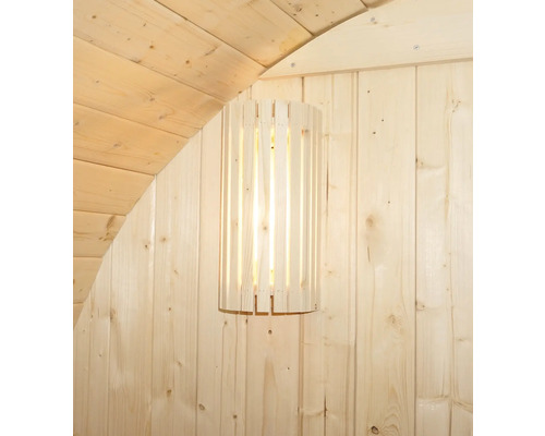 Holzwandleuchte im Saunabereich