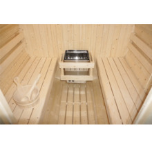 Innensauna mit Saunaofen und Aufgusseimer