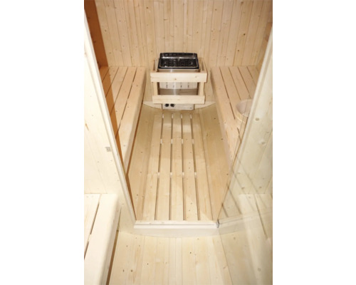 Innenansicht einer Sauna mit Holzverkleidung und Saunaofen
