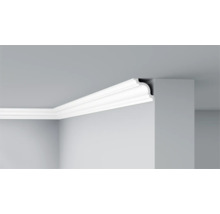 Eckansicht einer Zierleiste an einer Wand und Decke