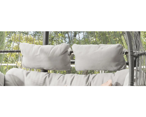 Nahaufnahme eines Hänge sessels mit Kissen