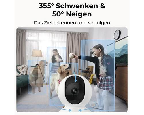 Überwachungskamera in einem Wohnzimmer, die ein Mädchen und einen Hund verfolgt