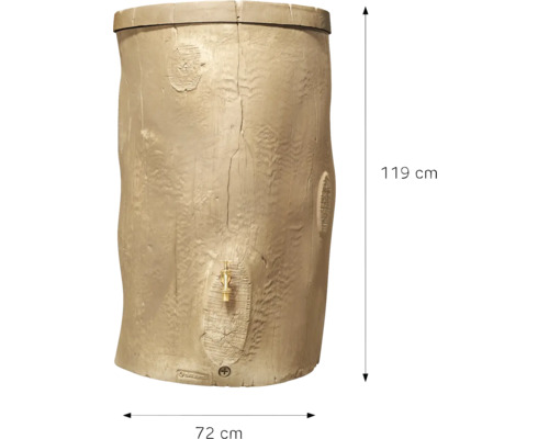 Regentonne in Baumstamm-Optik mit Auslaufhahn, Höhe 119 Zentimeter, Breite 72 Zentimeter.