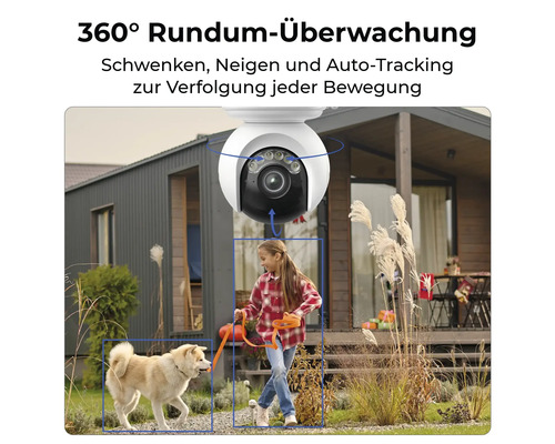 Überwachungskamera mit 360 Grad Überwachung im Einsatz im Garten, die eine Person und einen Hund verfolgt.
