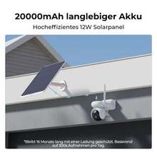 Außenkamera mit Solarpanel an Hauswand montiert