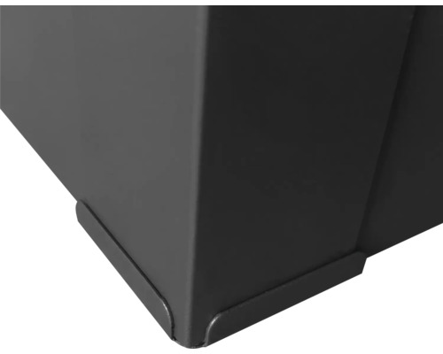 Detailansicht einer Ecke eines Stahl-Pflanzkübels