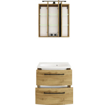 Badezimmermöbel Set aus Waschtischunterschrank mit zwei Schubladen, Waschbecken und dreitürigem Spiegelschrank in Eichenoptik mit LED-Beleuchtung.