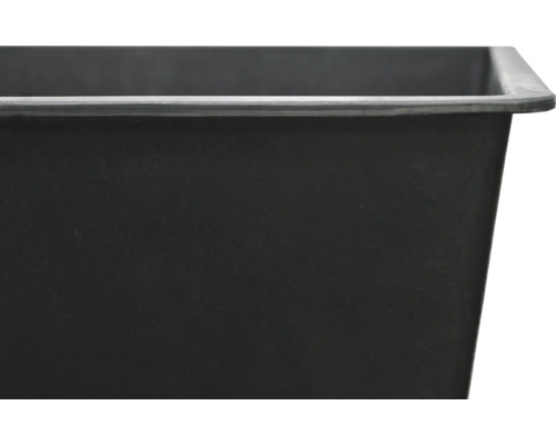 Detailansicht einer schwarzen Mörtelwanne aus Kunststoff.