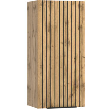 Schrank mit vertikalen schwarzen Lamellen und Holznachbildung in Eichenoptik.