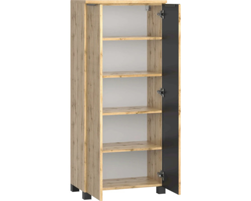 Hochschrank in Eichenoptik mit geriffelter Front, einer offenen schwarzen Tür und fënnef Einlegeböden.