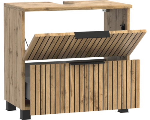 Waschbeckenunterschrank in Eiche-Optik mit Lamellen-Front, schwarzen Griffen und Füßen.