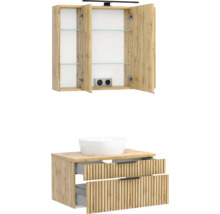 Badezimmermöbel-Set aus hellem Holz mit dreitürigem Spiegelschrank, Beleuchtung, Unterschrank mit Lamellenfront und Aufsatzbecken.