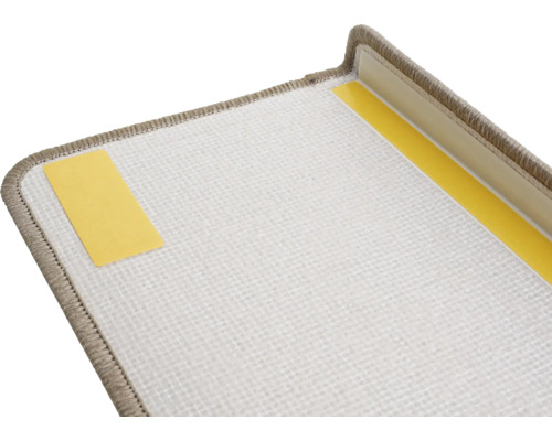 Treppenmatte mit Klebestreifen zur einfachen Montage