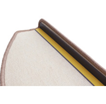 Detailaufnahme einer Stufenmatte mit Klebestreifen