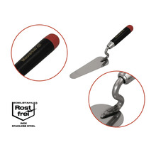 Maurerkelle mit schwarzem Griff und Edelstahloberfläche