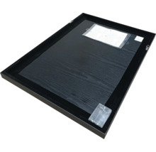 Rückseite eines Bilderrahmens mit Holzstruktur