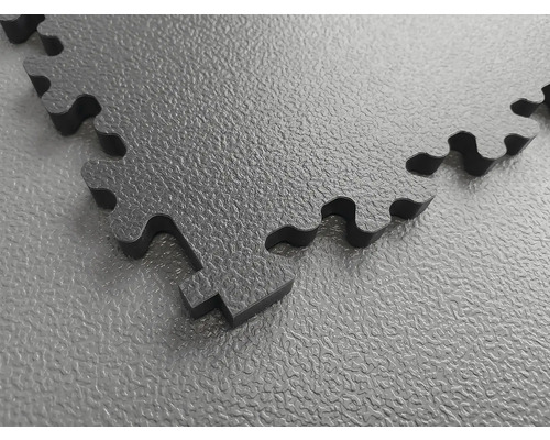 Graue Puzzlematte mit strukturierter Oberfläche.