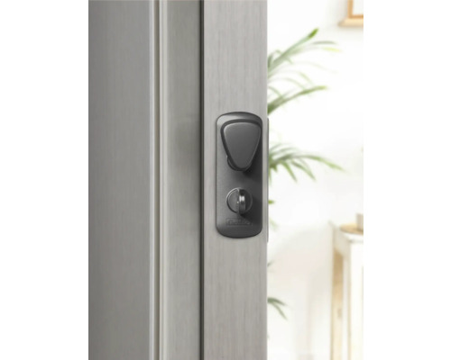 Tür mit Schloss und Türgriff