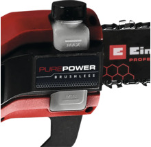 Detailaufnahme einer Einhell Kettensäge mit PurePower Brushless Motor und Öltank