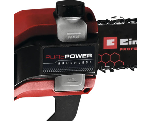 Detailaufnahme einer Einhell Kettensäge mit PurePower Brushless Motor und Öltank