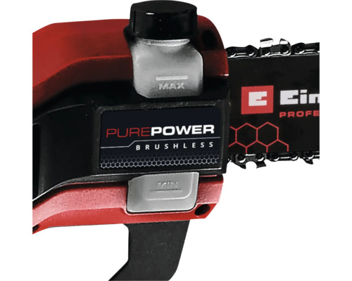 Detailaufnahme einer Akku-Kettensäge mit Ölbehälter, PurePower Brushless Motor und Einhell Logo.