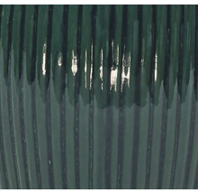 Nahaufnahme einer gerippten Keramikvase