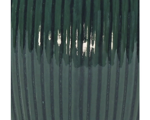 Nahaufnahme einer gerippten Keramikvase