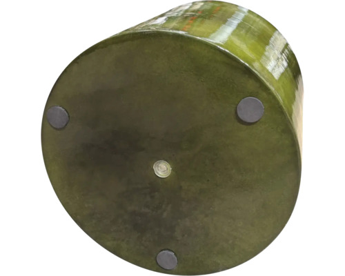 Unterseite eines runden Pflanzgefäßes mit Füßen