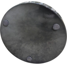 Unterseite eines runden Pflanzgefäßes mit Füßen