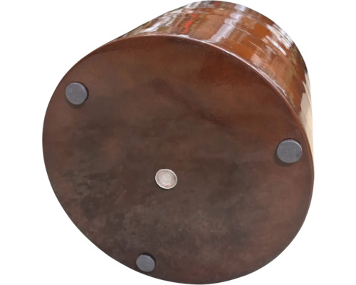 Unterseite eines runden Pflanzgefäßes mit Füßen