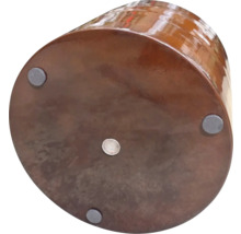 Bodenansicht eines Holzhockers