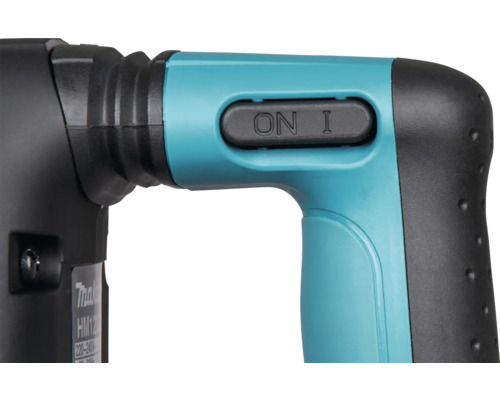 Nahaufnahme des Ein-Schalters an einem Makita Elektrowerkzeug mit gummiertem Handgriff.