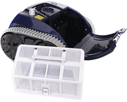 Poolroboter mit geöffnetem Fach und herausgenommenem Filterkorb