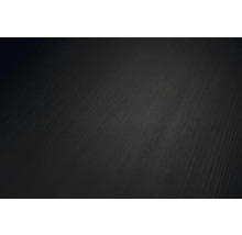 Nahaufnahme einer schwarzen Oberfläche mit feiner, linearer Holzmaserung.