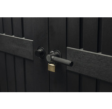 Detailaufnahme einer dunklen Gartentür mit Schloss und Griff