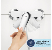 Grohe Einhand-Armatur für die Wandmontage mit Grohe Logo, leichtgängigem Hebel und Grohe Long-Life Technologie für langlebige Kartuschen.