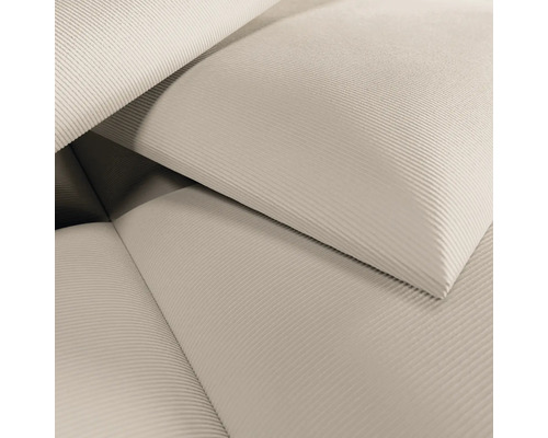 Nahaufnahme eines hellen, gerippten Cordstoffs.