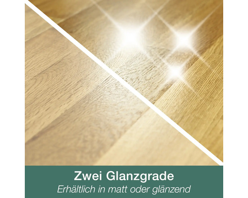 Vergleich von zwei Glanzgraden auf einem Holzboden mit mattem und glänzendem Finish.