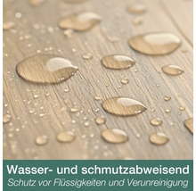 Wassertropfen auf einer wasserabweisenden Oberfläche in Holzoptik. Schutz vor Flüssigkeiten und Verschmutzungen.