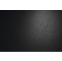 Nahaufnahme einer dunklen Oberfläche mit feiner Holzmaserung.