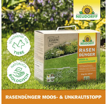 Neudorff Rasendünger Moos- und Unkrautstopp in einer 5 Kilogramm Packung auf Rasen mit Symbolen für schonend für Tiere und natürlich biologisch.