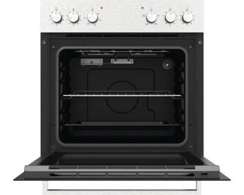 Einbaubackofen mit geöffneter Tür, Bedienblende aus Edelstahl mit sechs Drehreglern, schwarzer Innenraum mit Rost und Backblech.