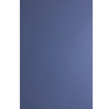 Matt gestrichene Wandfläche in Dunkelblau.