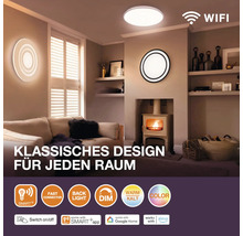 Smarte runde LED Deckenleuchte und Wandleuchte im Wohnzimmer mit Kamin, dimmbar, Farbwechsel und WLAN Steuerung.