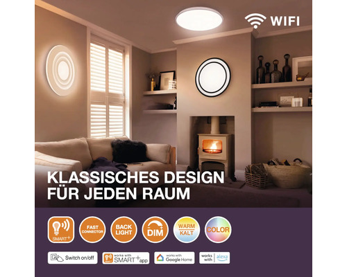 Smarte runde LED Deckenleuchte und Wandleuchte im Wohnzimmer mit Kamin, dimmbar, Farbwechsel und WLAN Steuerung.