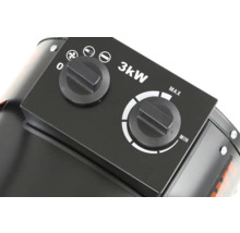 Bedienfeld eines 3 Kilowatt Heizgerätes mit Drehreglern für Leistungsstufen und Thermostat.