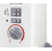 Bedienfeld eines Heizgeräts mit Wippschaltern für Heizstufen bis 2000 Watt, einem Gebläseschalter und einem Drehregler für das Thermostat.